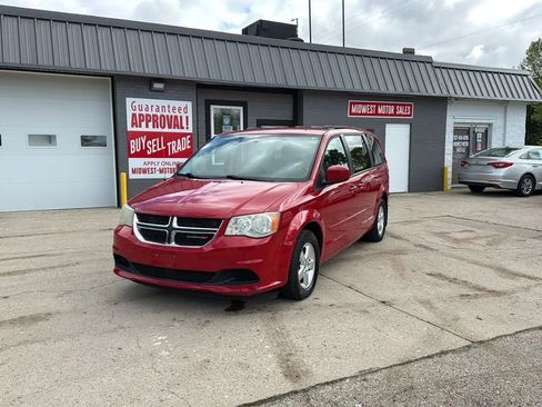 Used 2012 Dodge Grand Caravan SXT FWD image 1