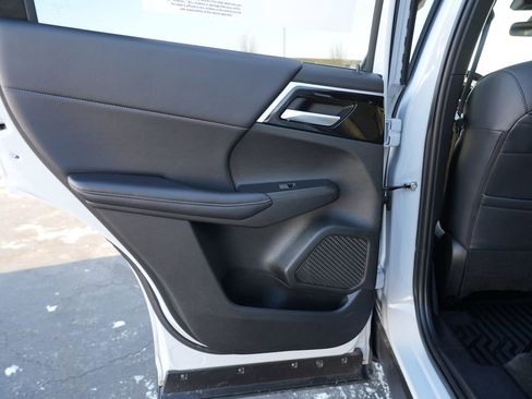 Used 2024 Mitsubishi Outlander SE image 19