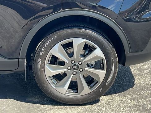 Certified 2025 Ford Escape Platinum w/ Premium Technology Package AWD/4WD image 5