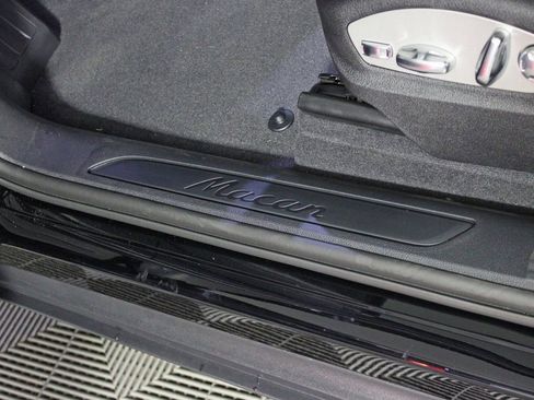 Certified 2025 Porsche Macan image 11