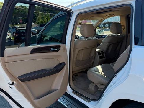 Used 2015 Mercedes-Benz GL 450 4MATIC image 40