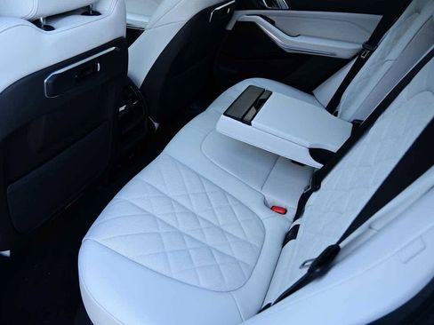 Used 2026 BMW X5 sDrive40i image 10