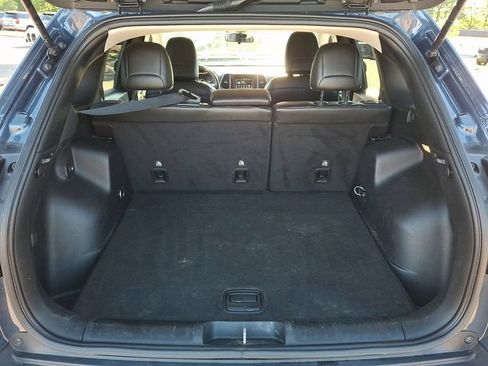 Used 2019 Jeep Cherokee Latitude Plus AWD/4WD image 29