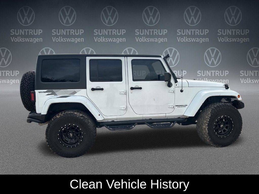 Used 2017 Jeep Wrangler Unlimited Sahara AWD/4WD image 4