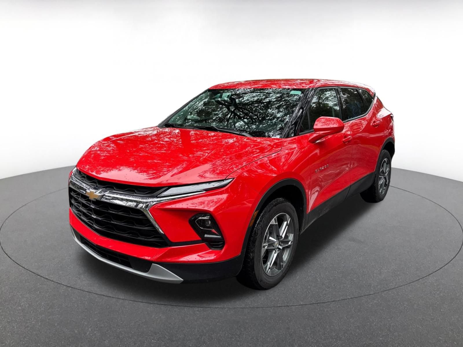 Used 2026 Chevrolet Blazer LT FWD image 4