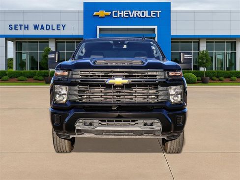 Used 2024 Chevrolet Silverado 2500 Custom w/ Custom Value Package image 2