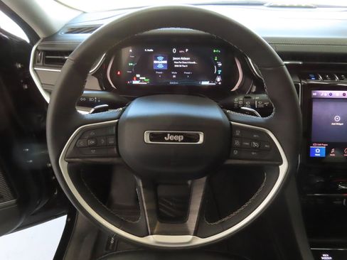 Used 2022 Jeep Grand Cherokee Limited 4xe image 18