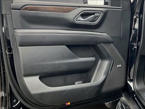 Used 2024 Chevrolet Suburban Premier image 17