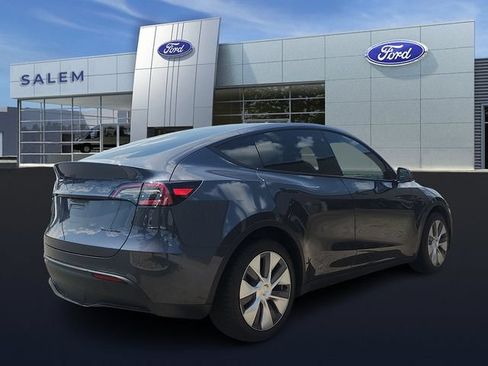 Used 2023 Tesla Model Y Long Range AWD/4WD image 3