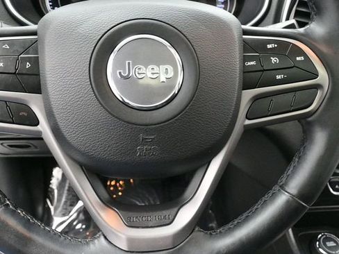 Used 2019 Jeep Cherokee Limited image 10