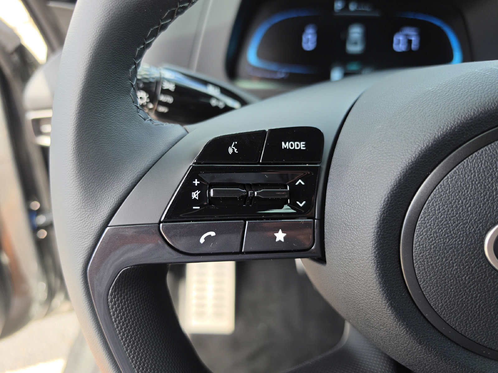 New 2026 Hyundai Elantra SEL Sport FWD image 32
