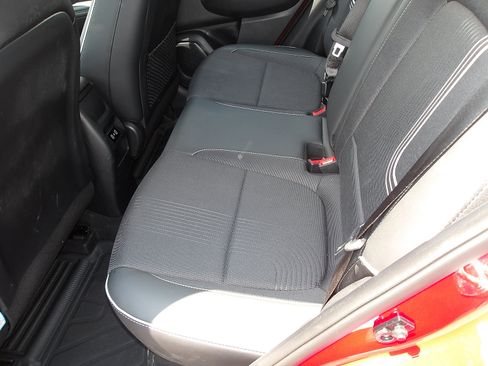 Certified 2025 Hyundai Venue Limited FWD image 11