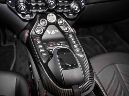 Used 2023 Aston Martin V12 Vantage Roadster image 25