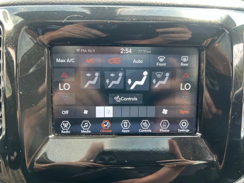 Used 2021 Jeep Compass Latitude w/ Sun and Sound Group AWD/4WD image 31