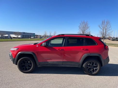 Used 2018 Jeep Cherokee Trailhawk w/ Cold Weather Group image 5
