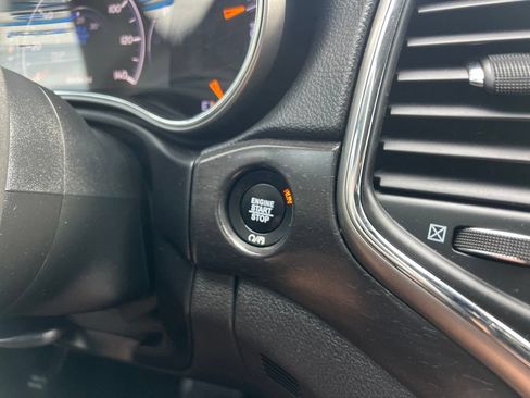 Used 2018 Jeep Grand Cherokee Altitude AWD/4WD image 16