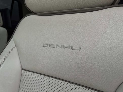 Used 2021 GMC Yukon Denali w/ Denali Premium Package image 24
