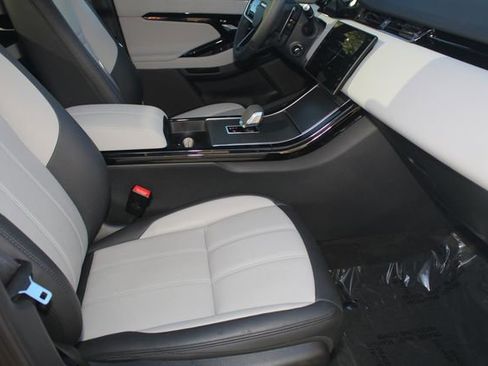 Used 2025 Land Rover Range Rover Evoque Dynamic SE image 3