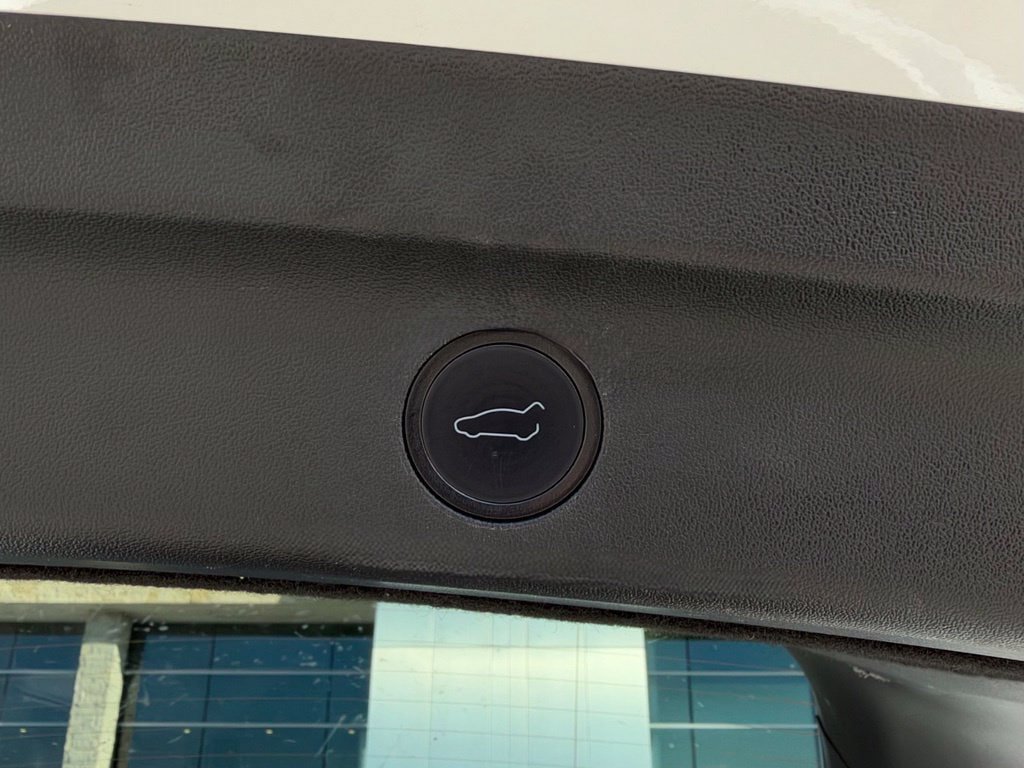 Used 2023 Tesla Model Y Long Range AWD/4WD image 24