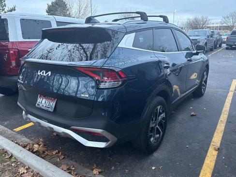 Used 2023 Kia Sportage EX image 2