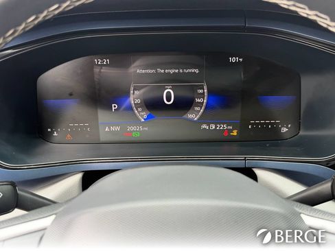 Used 2024 Volkswagen Taos SE w/ Panoramic Sunroof Package FWD image 37
