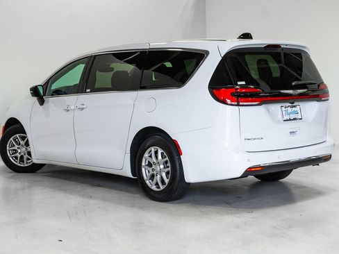 New 2026 Chrysler Pacifica Select FWD image 28
