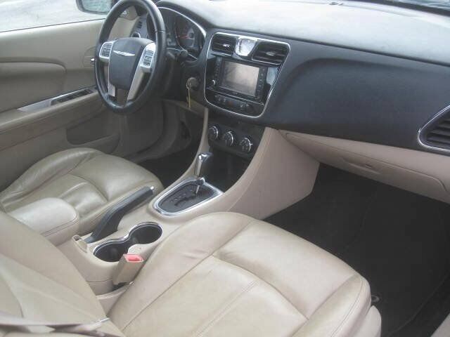 Used 2011 Chrysler 200 Limited FWD image 35