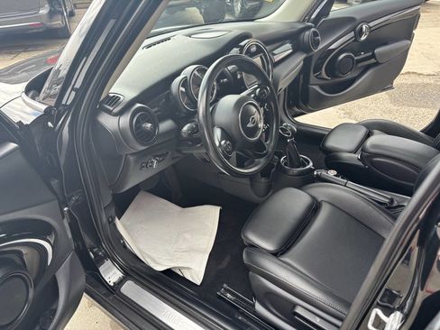 Used 2016 MINI Cooper 4-Door Hardtop image 14