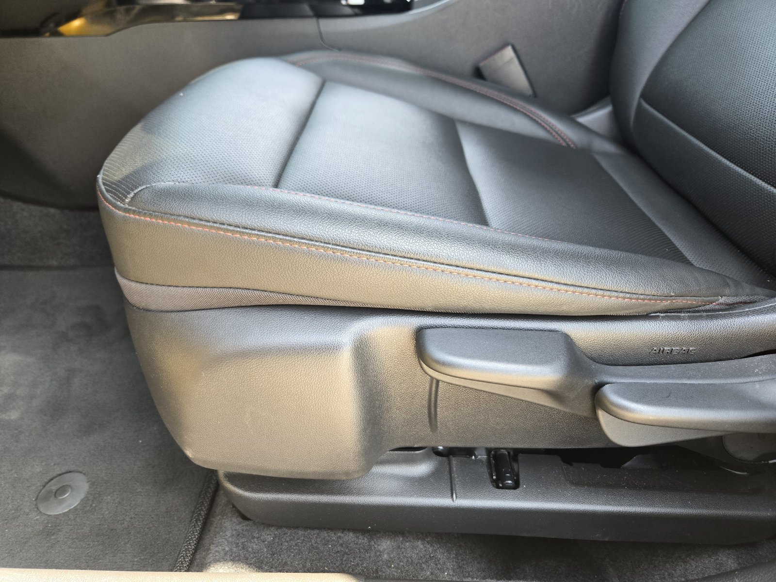 Certified 2024 Chevrolet Trax RS w/ Sunroof Package FWD image 30