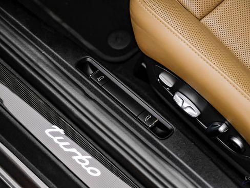 Used 2017 Porsche 911 Turbo image 39