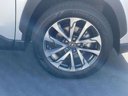 Used 2022 Toyota Corolla Cross XLE w/ Convenience Package image 29