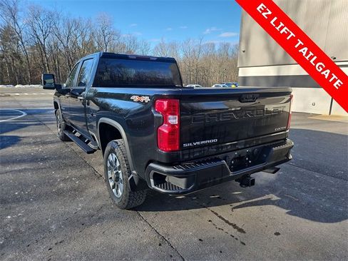 Used 2022 Chevrolet Silverado 2500 Custom w/ Custom Convenience Package image 3