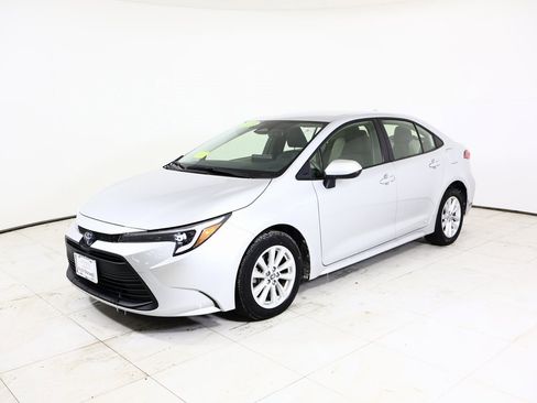 Used 2023 Toyota Corolla LE image 9