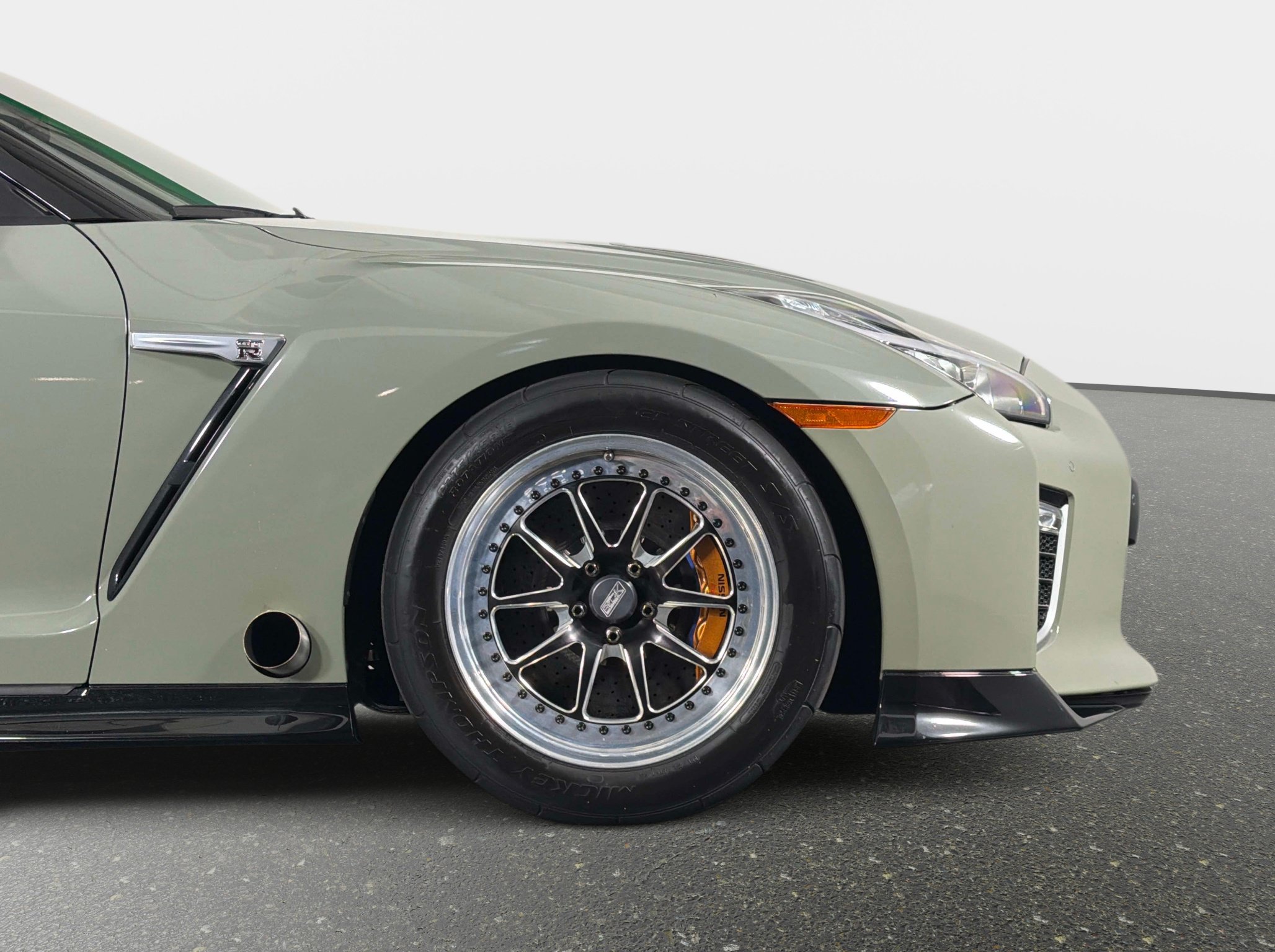 Used 2021 Nissan GT-R Premium AWD/4WD image 4