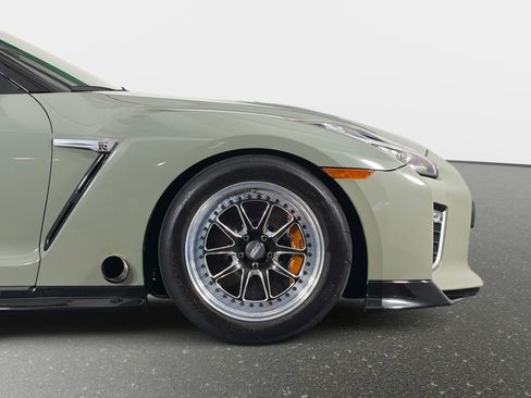 Used 2021 Nissan GT-R Premium AWD/4WD image 4