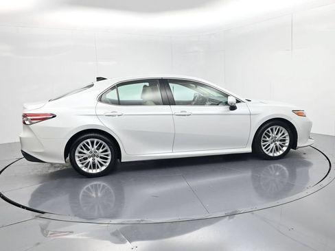 Used 2018 Toyota Camry XLE FWD image 8