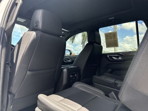 Used 2022 Chevrolet Tahoe Z71 w/ Luxury Package AWD/4WD image 18