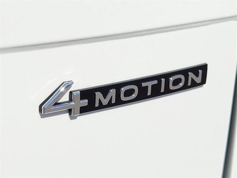 Used 2024 Volkswagen Tiguan SE image 12