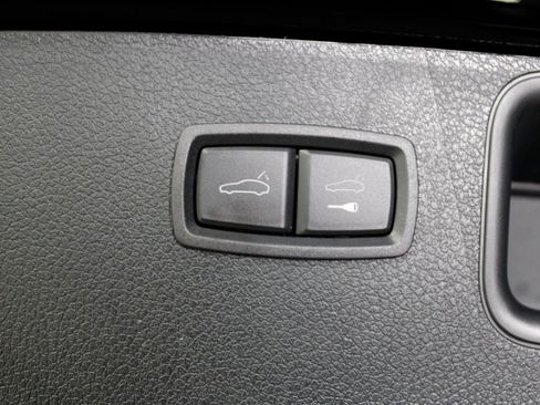 Certified 2025 Porsche Macan image 18