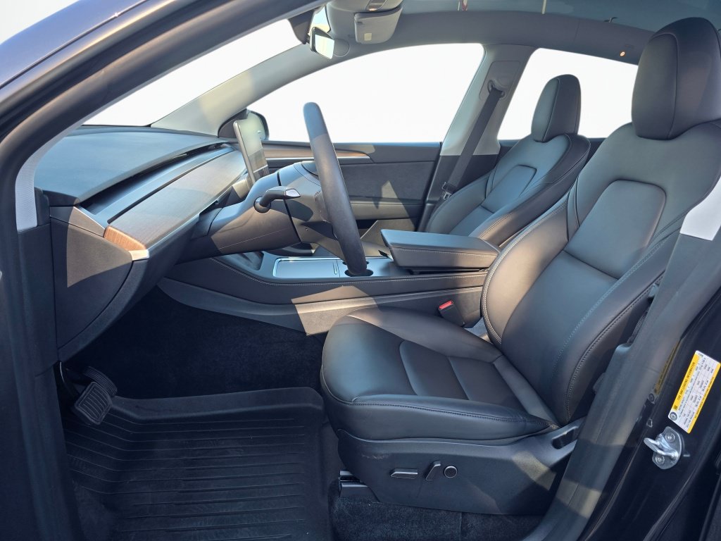Used 2025 Tesla Model Y Long Range RWD image 13