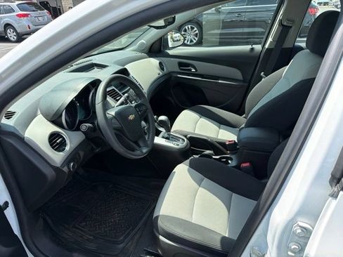 Used 2013 Chevrolet Cruze LS FWD image 14