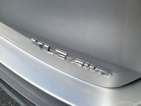 Used 2017 Toyota Highlander XLE AWD/4WD image 10
