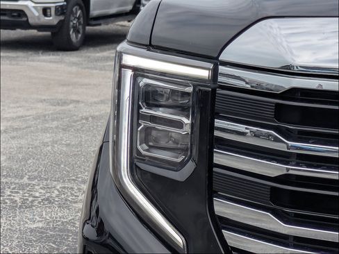 Used 2023 GMC Sierra 1500 SLT w/ SLT Convenience Package AWD/4WD image 10