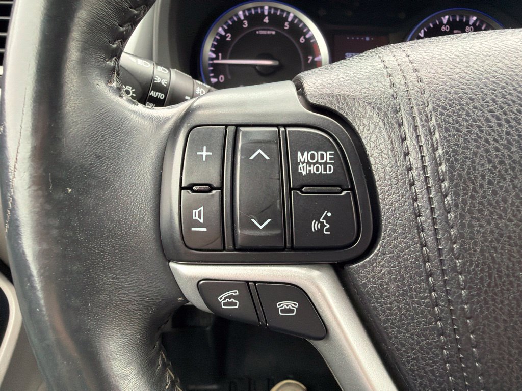 Used 2016 Toyota Highlander Plus AWD/4WD image 12