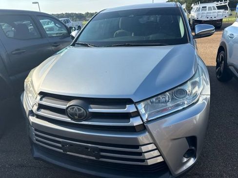 Used 2018 Toyota Highlander LE FWD image 10