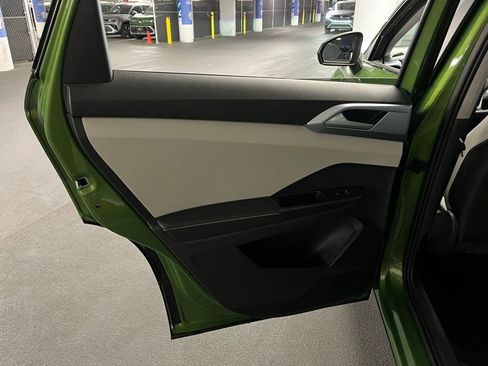 New 2025 Volkswagen Taos SE image 20