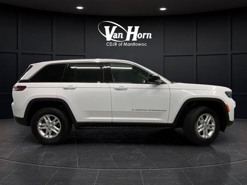 Used 2025 Jeep Grand Cherokee Laredo w/ Luxury Tech Group I AWD/4WD image 8