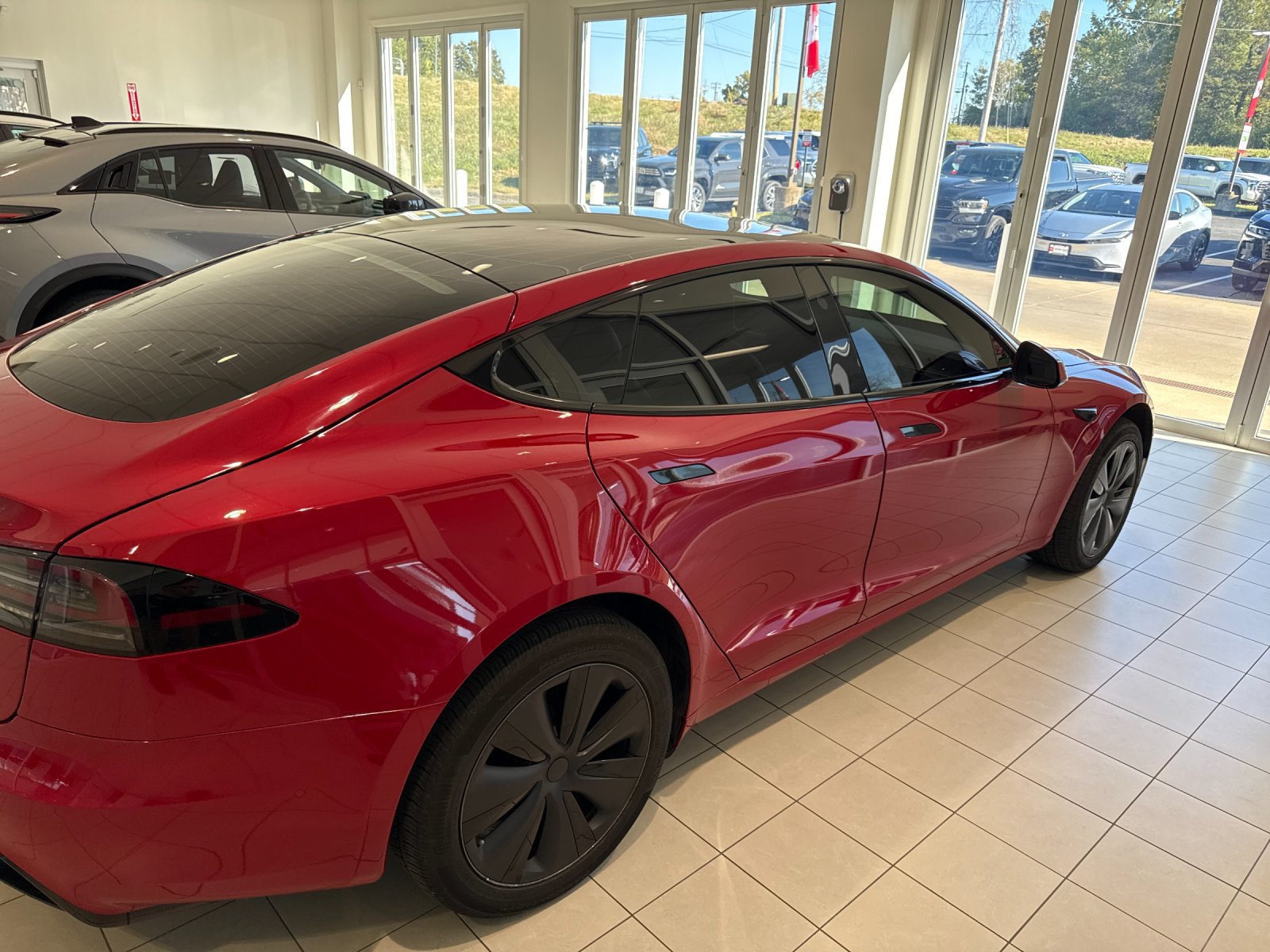 Used 2023 Tesla Model S Standard Range AWD/4WD image 1