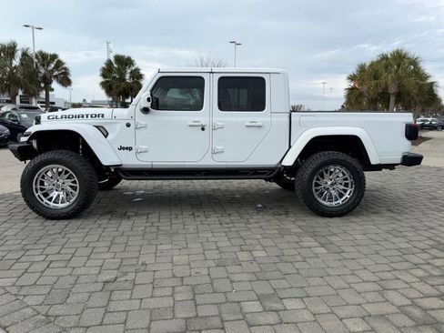 Used 2021 Jeep Gladiator Overland image 11