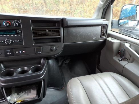 Used 2019 Chevrolet Express 2500 2500 3dr Extended Cargo Van w/ Driver Convenience Package image 17